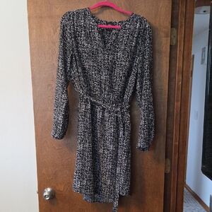 Chic Black and White Long Sleeve Dress